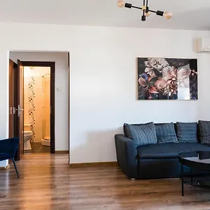 Chic 2-room In The Heart Of With Amazing View Апартаменты Бухарест